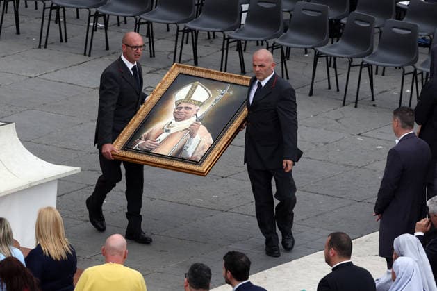 Pope Leo XIV Leads The General Audience - Vatican Photo by Marco Iacobucci IPA ABACAPRESS.COM Vatican City Italy Vatican (or Holy See)  Copyright: xIacobuccixMarco IPA ABACAx