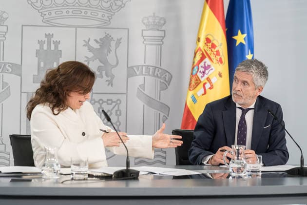 The Government reports on the follow-up meeting to attend the WHO request to receive the MV Hondius in the Canary Islands The Minister of Health, Mónica García, and the Minister of the Interior, Fernando Grande Marlaska, during a press conference, at the Moncloa Complex, on May 6, 2026, in Madrid Spain The Ministers appear to report on the follow-up meeting to address the WHOs request to the Government of Spain, following the hantavirus infections, to receive the vessel MV Hondius in the Canary Islands, in compliance with international law and humanitarian spirit 06 MAY 2026 HANTAVIRUS CANARY ISLANDS WHO CONTAGIO RATA RISK Diego Radamé Madrid Madrid Madrid Spain Copyright: xDiegoxRadamà sx 7503274
