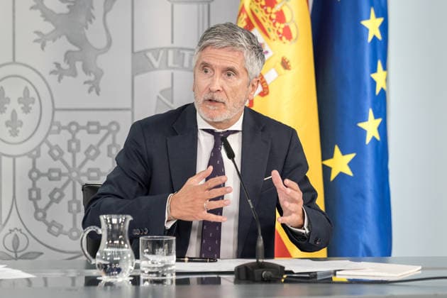The Government reports on the follow-up meeting to address the WHO request to host the MV Hondius in the Canary Islands The Minister of the Interior, Fernando Grande Marlaska, during a press conference, at the Moncloa Complex, on May 6, 2026, in Madrid Spain Ministers appear to report on the follow-up meeting to address the WHO request to the Government of Spain, following the hantavirus infections, to receive the vessel MV Hondius in the Canary Islands, in compliance with international law and humanitarian spirit 06 MAY 2026 HANTAVIRUS CANARY ISLANDS WHO CONTAGIO RIESGO RATA Diego Radamé Madrid Madrid Madrid Spain  Copyright: xDiegoxRadamÃ sx 7503281
