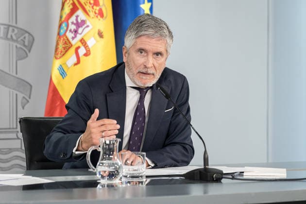 The Government reports on the follow-up meeting to address the WHO request to host the MV Hondius in the Canary Islands The Minister of the Interior, Fernando Grande Marlaska, during a press conference, at the Moncloa Complex, on May 6, 2026, in Madrid Spain Ministers appear to report on the follow-up meeting to address the WHO request to the Government of Spain, following the hantavirus infections, to receive the vessel MV Hondius in the Canary Islands, in compliance with international law and humanitarian spirit 06 MAY 2026 HANTAVIRUS CANARY ISLANDS WHO CONTAGIO RIESGO RATA Diego Radamé Madrid Madrid Madrid Spain  Copyright: xDiegoxRadamÃ sx 7503284
