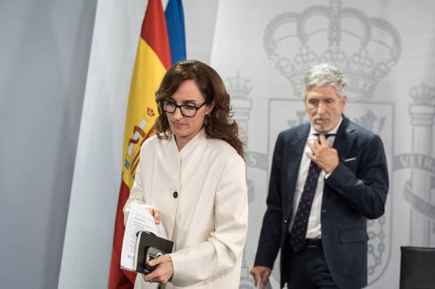 The Government reports on the follow-up meeting to attend the WHO request to receive the MV Hondius in the Canary Islands The Minister of Health, Mónica García, and the Minister of the Interior, Fernando Grande Marlaska, as they leave a press conference, at the Moncloa Complex, on May 6, 2026, in Madrid Spain The Ministers appear to report on the follow-up meeting to address the WHOs request to the Government of Spain, following the hantavirus infections, to receive the vessel MV Hondius in the Canary Islands, in compliance with international law and humanitarian spirit 06 MAY 2026 HANTAVIRUS CANARY ISLANDS WHO CONTAGIO RATA RISK Diego Radamé Madrid Madrid Madrid Spain Copyright: xDiegoxRadamà sx 7503288