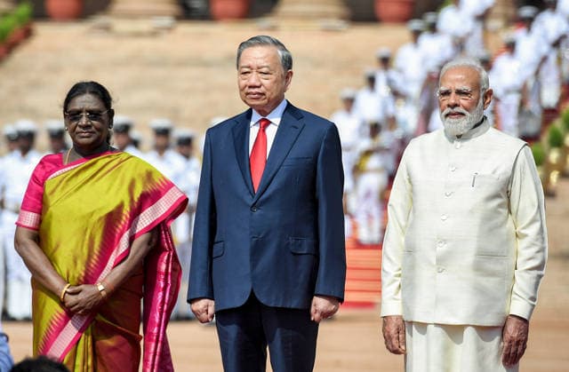 President Droupadi Murmu and Prime Minister Narendra Modi accord ceremonial welcome to Vietnam™s General Secretary and President To Lam at Rashtrapati Bhavan New Delhi, May 06 (ANI): President Droupadi Murmu and Prime Minister Narendra Modi receive General Secretary, Vietnam s President To Lam, in a ceremonial welcome at the forecourt of Rashtrapati Bhavan, in New Delhi on Wednesday. (DPR PMO ANI Photo) New Delhi Delhi India Copyright: xANIx ANI_20260506006