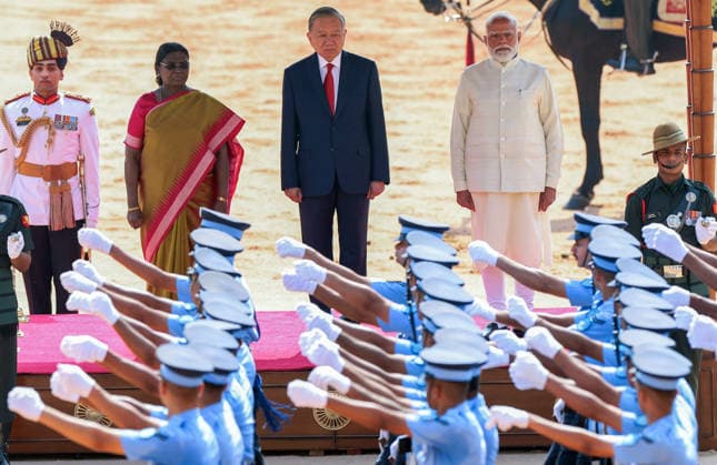 President Droupadi Murmu and Prime Minister Narendra Modi accord ceremonial welcome to Vietnam™s General Secretary and President To Lam at Rashtrapati Bhavan New Delhi, May 06 (ANI): President Droupadi Murmu and Prime Minister Narendra Modi receive General Secretary, Vietnam s President To Lam, in a ceremonial welcome at the forecourt of Rashtrapati Bhavan, in New Delhi on Wednesday. (DPR PMO ANI Photo) New Delhi Delhi India Copyright: xANIx ANI_20260506007
