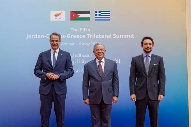 King Abdullah II of Jordan hosted Cypriot President Nikos Christodoulides and Greek Prime Minister Kyriakos Mitsotakis during a trilateral summit at Al-Husseiniya Palace in Amman, King Abdullah II of Jordan hosted Cypriot President Nikos Christodoulides and Greek Prime Minister Kyriakos Mitsotakis during a trilateral summit at Al-Husseiniya Palace in Amman, Jordan, May 6, 2026. Crown Prince Hussein bin Abdullah II was also present. Discussions focused on strengthening cooperation between the three countries, the partnership with the European Union, and regional developments. Photo by Royal Hashemite Court apaimages Amman Amman Jordan 060526_Jordan_JPO_00(10) Copyright: xapaimagesxRoyalxHashemitexCourtxx xapaimagesx