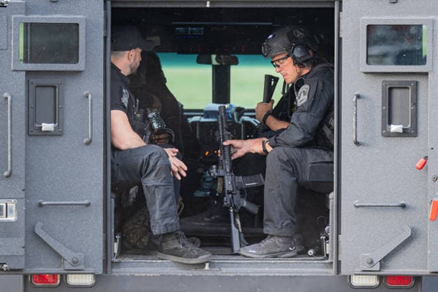 May 6, 2026, Washington, District Of Columbia, USA: Metropolitan Police Department emergency response officers prepare inside an armored vehicle near the Frederick Douglass Memorial Bridge as authorities respond to protester GUIDO REICHSTADTER occupying the bridge for several days. Washington USA - ZUMAk206 20260506_znp_k206_006 Copyright: xMattxKaminskyx