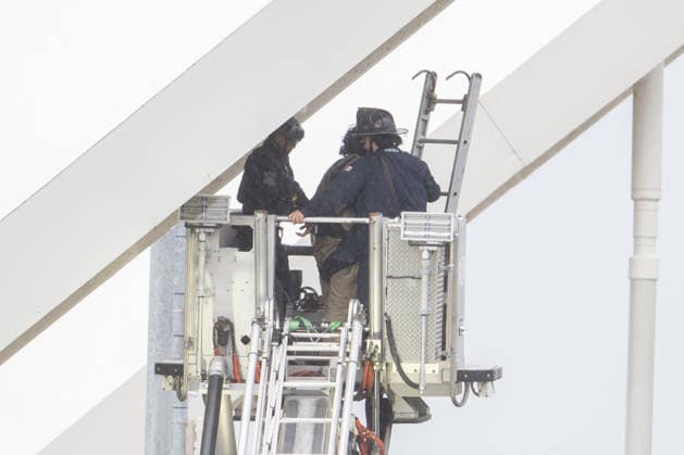 May 6, 2026, Washington, District Of Columbia, USA: Metropolitan Police Department officers stage beneath the Frederick Douglass Memorial Bridge as they await protester GUIDO REICHSTADTER to come down after occupying the bridge for several days. Washington USA  - ZUMAk206 20260506_znp_k206_010 Copyright: xMattxKaminskyx