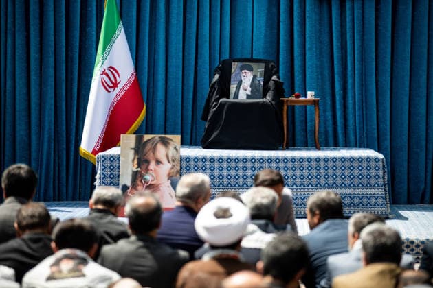 May 6, 2026, Tehran, Iran: Pro-government supporters gather on Shahid Keshvardoost Street in downtown Tehran, Iran, during a state-organised rally, amid a ceasefire in the conflict involving Iran, the United States, and Israel. The United Kingdom, France, Germany, and Saudi Arabia called for de-escalation in the Middle East following reported attacks on May 4 on the United Arab Emirates. Iran s chief negotiator in talks with the United States warned on May 5 that his country has not even started in its standoff over the Strait of Hormuz. The United States and Pakistan, a key mediator in the Middle East war, expressed new hope of talks leading to a peace deal with Iran on May 6, after President Donald Trump halted a plan to guide ships t - ZUMAi98_ 20260506_zih_i98_010 Copyright: xIranianxSupremexLeader SxOfficex