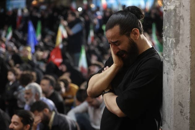 May 6, 2026, Tehran, Iran: Pro-government supporters gather on Shahid Keshvardoost Street in downtown Tehran, Iran, during a state-organised rally, amid a ceasefire in the conflict involving Iran, the United States, and Israel. The United Kingdom, France, Germany, and Saudi Arabia called for de-escalation in the Middle East following reported attacks on May 4 on the United Arab Emirates. Iran s chief negotiator in talks with the United States warned on May 5 that his country has not even started in its standoff over the Strait of Hormuz. The United States and Pakistan, a key mediator in the Middle East war, expressed new hope of talks leading to a peace deal with Iran on May 6, after President Donald Trump halted a plan to guide ships t - ZUMAi98_ 20260506_zih_i98_021 Copyright: xIranianxSupremexLeader SxOfficex