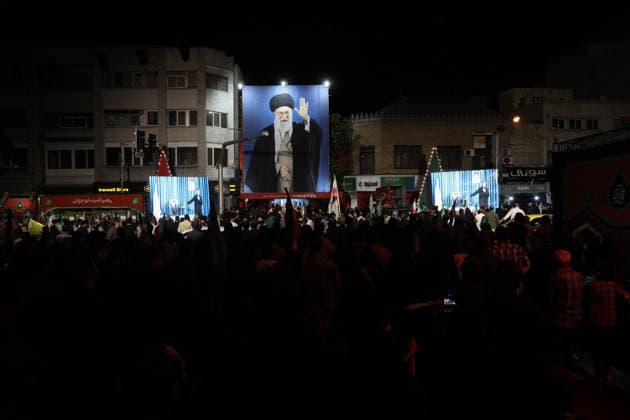 May 6, 2026, Tehran, Iran: Pro-government supporters gather on Shahid Keshvardoost Street in downtown Tehran, Iran, during a state-organised rally, amid a ceasefire in the conflict involving Iran, the United States, and Israel. The United Kingdom, France, Germany, and Saudi Arabia called for de-escalation in the Middle East following reported attacks on May 4 on the United Arab Emirates. Iran s chief negotiator in talks with the United States warned on May 5 that his country has not even started in its standoff over the Strait of Hormuz. The United States and Pakistan, a key mediator in the Middle East war, expressed new hope of talks leading to a peace deal with Iran on May 6, after President Donald Trump halted a plan to guide ships t - ZUMAi98_ 20260506_zih_i98_022 Copyright: xIranianxSupremexLeader SxOfficex