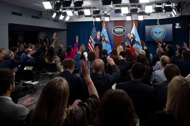 May 6, 2026, Washington, Dc, United States of America: U.S. Secretary of Defense Pete Hegseth, left, responds to a question as Chairman of the Joint Chiefs Gen. Dan Caine, right, looks on during a press briefing to discuss the ceasefire and situation with Iran in Operation Epic Fury at the Pentagon, May 5, 2026, in Washington, D.C. Washington United States of America - ZUMAp138 20260506_zaa_p138_013 Copyright: xSsgt.xMadelynxKeech Dodx