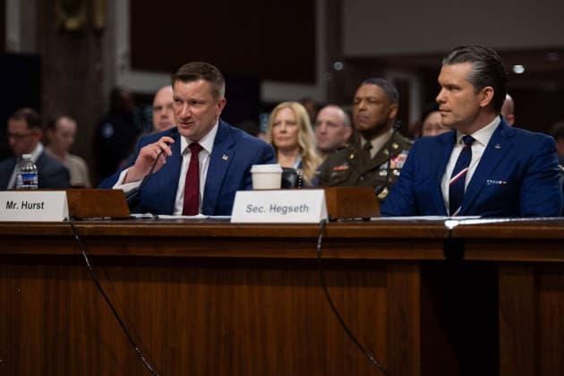 May 6, 2026, Washington, Dc, United States of America: Pentagon Chief Financial Officer Jules Hurst III, left, responds to a question as Secretary of Defense Pete Hegseth, right, looks on during testimony before the Senate Armed Services Committee on Capitol Hill, April 30, 2026 in Washington, D.C. Washington United States of America - ZUMAp138 20260506_zaa_p138_028 Copyright: xPo1xEricxBrann Dodx