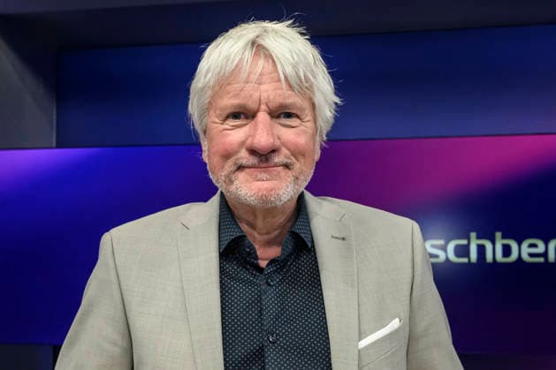 v l Jürgen Becker cabaret artist , GER, Berlin, Studio, as a guest on Maischberger, political talk show, TV, format, with presenter Sandra Maischberger, Das Erste, from Adlershof Am Studio 20, 06 May 2026, Copyright: HMBxMedia UwexKoch