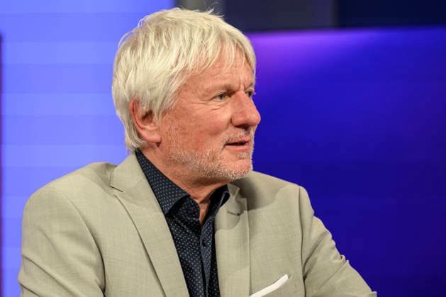 v l Jürgen Becker cabaret artist , GER, Berlin, Studio, as a guest on Maischberger, political talk show, TV, format, with presenter Sandra Maischberger, Das Erste, from Adlershof Am Studio 20, 06 May 2026, Copyright: HMBxMedia UwexKoch