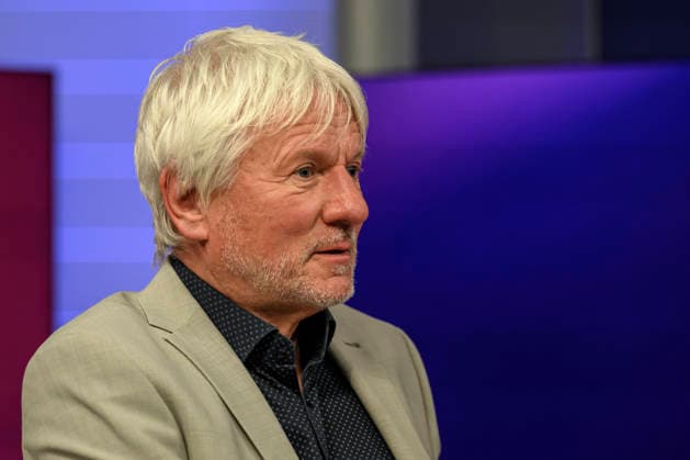 v l Jürgen Becker cabaret artist , GER, Berlin, Studio, as a guest on Maischberger, political talk show, TV, format, with presenter Sandra Maischberger, Das Erste, from Adlershof Am Studio 20, 06 May 2026, Copyright: HMBxMedia UwexKoch