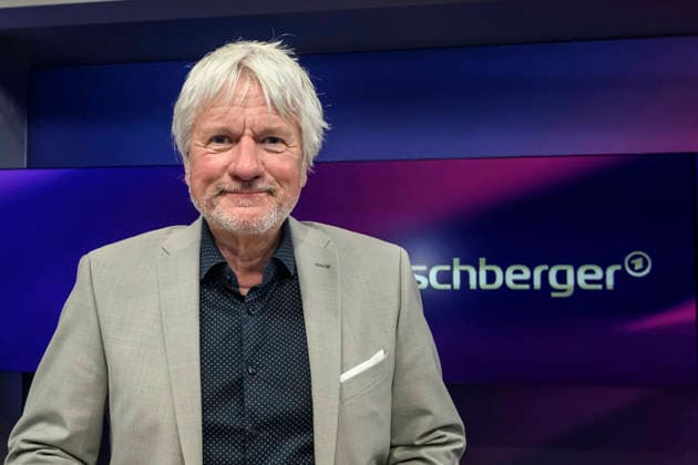 v l Jürgen Becker cabaret artist , GER, Berlin, Studio, as a guest on Maischberger, political talk show, TV, format, with presenter Sandra Maischberger, Das Erste, from Adlershof Am Studio 20, 06 May 2026, Copyright: HMBxMedia UwexKoch