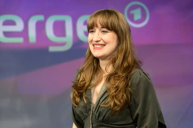 v l Heidi Reichinnek, Die Linke Fraktionsvorsitzende , GER, Berlin, Studio, zu Gast bei Maischberger, politische Talkshow, TV, Format, mit Moderator Sandra Maischberger, Das Erste, aus Adlershof Am Studio 20, 06 Mai 2026, Copyright: HMBxMedia UwexKoch