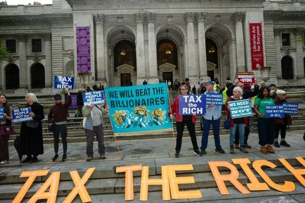 Tax the Rich Protest New York, NY- May 6: Tax the Rich Protest against Manhattan Institute Annual Gala in front of the New York Public Library on May 6, 2026 Credit: Camara Porter AdMedia EDITORIAL USE ONLY  Copyright: xx AdMediax admphotostwo987170