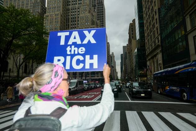 Tax the Rich Protest New York, NY- May 6: Tax the Rich Protest against Manhattan Institute Annual Gala in front of the New York Public Library on May 6, 2026 Credit: Camara Porter AdMedia EDITORIAL USE ONLY  Copyright: xx AdMediax admphotostwo987173