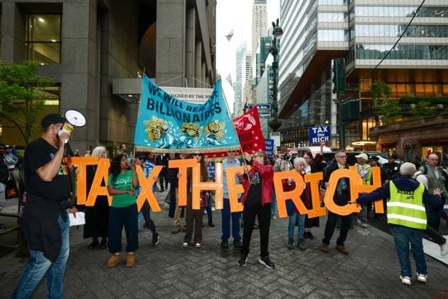 Tax the Rich Protest New York, NY- May 6: Tax the Rich Protest against Manhattan Institute Annual Gala in front of the New York Public Library on May 6, 2026 Credit: Camara Porter AdMedia EDITORIAL USE ONLY  Copyright: xx AdMediax admphotostwo987198