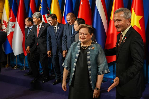 Foreign Ministers Meeting during ASEAN Summit 2026 in Philippines CEBU, PHILIPPINES - MAY 7: Philippine Foreign Secretary Theresa Tess Lazaro, Singapore s Foreign Minister Vivian Balakrishnan and other ASEAN foreign ministers proceed to the meeting venue, during Foreign Ministers s Meeting at the 48th ASEAN Summit, in Cebu, Philippines, on May 7, 2026. Daniel Ceng Anadolu Cebu Philippines. Editorial use only. Please get in touch for any other usage.  Copyright: x2026xAnadoluxDanielxCengx