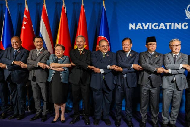 Foreign Ministers Meeting during ASEAN Summit 2026 in Philippines CEBU, PHILIPPINES - MAY 7: (L-R) Myanmar’s Permanent Foreign Secretary U Hau Khan Sum, Malaysia s Foreign Minister Mohamad Hasan, Thailand s Foreign Minister Sihasak Phuangketkeow, Timor Leste s Foreign Minister Bendito dos Santos Freitas, Vietnam s Foreign Minister Le Hoai Trung, Philippine Foreign Secretary Theresa Tess Lazaro, Singapore s Foreign Minister Vivian Balakrishnan, Brunei s Second Foreign Minister Erywan Yusof, Cambodia s Foreign Minister Prak Sokhonn, Indonesia s Foreign Minister Sugiono, and Lao s foreign minister Thongsavanh Phomvihane, pose for a group photo during Foreign Ministers s Meeting at the 48th ASEAN Summit, in Cebu, Philippines, on May 7, 2026. D Copyright: x2026xAnadoluxDanielxCengx