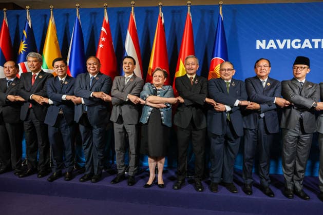 Foreign Ministers Meeting during ASEAN Summit 2026 in Philippines CEBU, PHILIPPINES - MAY 7: (L-R) Myanmar’s Permanent Foreign Secretary U Hau Khan Sum, Malaysia s Foreign Minister Mohamad Hasan, Thailand s Foreign Minister Sihasak Phuangketkeow, Timor Leste s Foreign Minister Bendito dos Santos Freitas, Vietnam s Foreign Minister Le Hoai Trung, Philippine Foreign Secretary Theresa Tess Lazaro, Singapore s Foreign Minister Vivian Balakrishnan, Brunei s Second Foreign Minister Erywan Yusof, Cambodia s Foreign Minister Prak Sokhonn, Indonesia s Foreign Minister Sugiono, and Lao s foreign minister Thongsavanh Phomvihane, pose for a group photo during Foreign Ministers s Meeting at the 48th ASEAN Summit, in Cebu, Philippines, on May 7, 2026. D Copyright: x2026xAnadoluxDanielxCengx