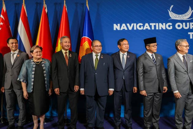 Foreign Ministers Meeting during ASEAN Summit 2026 in Philippines CEBU, PHILIPPINES - MAY 7: (L-R) Myanmar’s Permanent Foreign Secretary U Hau Khan Sum, Malaysia s Foreign Minister Mohamad Hasan, Thailand s Foreign Minister Sihasak Phuangketkeow, Timor Leste s Foreign Minister Bendito dos Santos Freitas, Vietnam s Foreign Minister Le Hoai Trung, Philippine Foreign Secretary Theresa Tess Lazaro, Singapore s Foreign Minister Vivian Balakrishnan, Brunei s Second Foreign Minister Erywan Yusof, Cambodia s Foreign Minister Prak Sokhonn, Indonesia s Foreign Minister Sugiono, and Lao s foreign minister Thongsavanh Phomvihane, pose for a group photo during Foreign Ministers s Meeting at the 48th ASEAN Summit, in Cebu, Philippines, on May 7, 2026. D Copyright: x2026xAnadoluxDanielxCengx