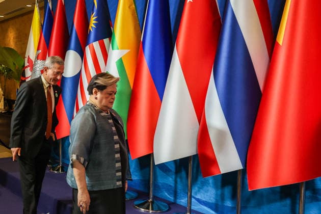 Foreign Ministers Meeting during ASEAN Summit 2026 in Philippines CEBU, PHILIPPINES - MAY 7: Philippine Foreign Secretary Theresa Tess Lazaro (R), and Singapore s Foreign Minister Vivian Balakrishnan (L) proceed to the stage before a group photo session, during Foreign Ministers s Meeting at the 48th ASEAN Summit, in Cebu, Philippines, on May 7, 2026. Daniel Ceng Anadolu Cebu Philippines. Editorial use only. Please get in touch for any other usage.  Copyright: x2026xAnadoluxDanielxCengx