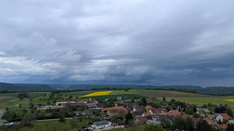 Thunderstorm, Dark storm clouds gather over Göppingen and bathe the sky in a dramatic, threatening atmosphere Göppingen Baden Württemberg Germany Göppingen Copyright: x xonw-imagesx