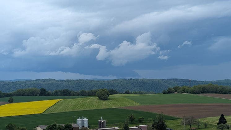 Thunderstorm, Dark storm clouds gather over Göppingen and bathe the sky in a dramatic, threatening atmosphere Göppingen Baden Württemberg Germany Göppingen Copyright: x xonw-imagesx