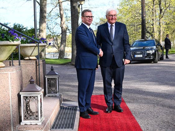 LKS 20260507 German Federal President Frank-Walter Steinmeier (L) talks with Prime Minister Petteri Orpo of Finland at the Prime Minister s official residence Kesäranta in Helsinki, Finland on May 7, 2026. - MIKKO STIG Helsinki Finland  Copyright: xMikkoxStigx zfK9eHfhGYk
