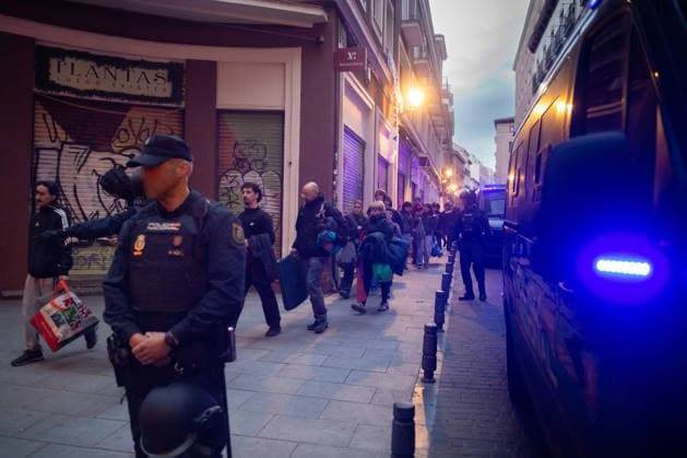Fifth attempt to evict Mariano Ordaz in Carnero Street Madrid National Police officers go to Carnero Street to start the eviction, on May 7, 2026, in Madrid Spain The apartment is owned by the Venerable Third Order of St. Francis VOT , a religious order which has more than 300 homes in Madrid and which intends to evict a 67-year-old man who has been living in the property all his life The affected person has tried to negotiate a rent he can pay with his pension but the owner of the property has refused to establish a negotiation table 07 MAY 2026 PIXELADA Fernando Sá Madrid Madrid Spain  Copyright: xFernandoxSanchezx 7504754