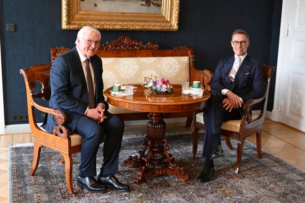 LKS 20260507 President of the Republic of Finland Alexander Stubb (R) speaking with his counterpart Mr Frank-Walter Steinmeier, President of the Federal Republic of Germany (L) during their meeting at the Presidential Palace in Helsinki, Finland on May 7, 2026. - HEIKKI SAUKKOMAA Helsinki Finland  Copyright: xHeikkixSaukkomaax WU5Ad9Ly1zI
