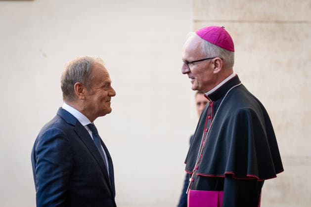 Prime Minister of the Republic of Poland, Donald Tusk, arrives in the St. Damasus courtyard before the audience with Pope Francis at the Apostolic Palace, Vatican City, Vatican, on 07 May 2026. Prime Minister of the Republic of Poland, Donald Tusk, arrives in the St. Damasus courtyard and is welcomed by Archbishop Petar RajiÄ, the new Prefect of the Papal Household, before the audience with Pope Francis at the Apostolic Palace, Vatican City, Vatican, on 07 May 2026., Credit:Stefano Costantino TTL Avalon Vatican, Vatican City  Copyright: xStefanoxCostantinoxTTLx xAvalonx 1097030431