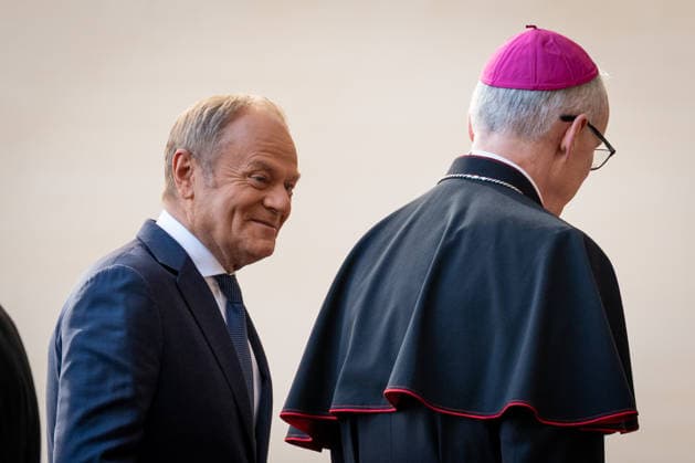 Prime Minister of the Republic of Poland, Donald Tusk, arrives in the St. Damasus courtyard before the audience with Pope Francis at the Apostolic Palace, Vatican City, Vatican, on 07 May 2026. Prime Minister of the Republic of Poland, Donald Tusk, arrives in the St. Damasus courtyard and is welcomed by Archbishop Petar RajiÄ, the new Prefect of the Papal Household, before the audience with Pope Francis at the Apostolic Palace, Vatican City, Vatican, on 07 May 2026., Credit:Stefano Costantino TTL Avalon Vatican, Vatican City  Copyright: xStefanoxCostantinoxTTLx xAvalonx 1097030568