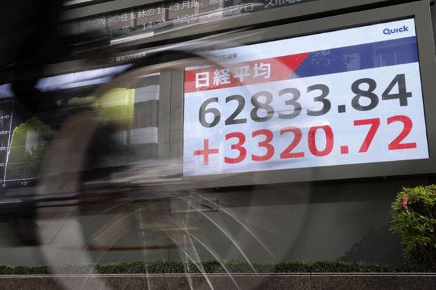 Nikkei ends at record high above 62,000 A financial data screen in central Tokyo shows the 225-issue Nikkei Stock Average at 62,833.84, a record closing high, on May 7, 2026.  A14AA0005520448P