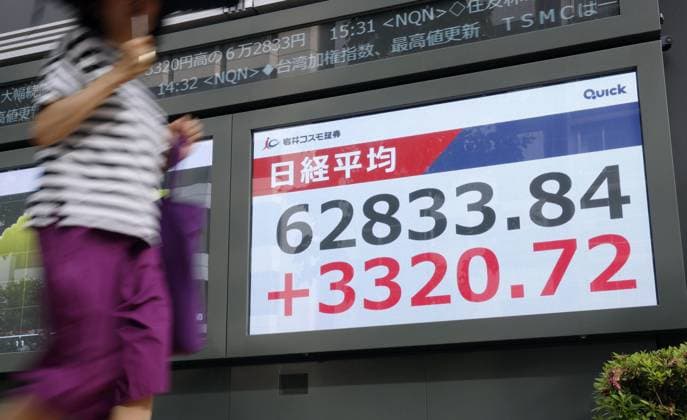 Nikkei ends at record high above 62,000 A financial data screen in central Tokyo shows the 225-issue Nikkei Stock Average at 62,833.84, a record closing high, on May 7, 2026.  A14AA0005520473P