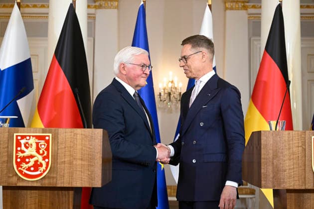 President of the Republic of Finland Alexander Stubb (R) and Mr Frank-Walter Steinmeier, President of the Federal Republic of Germany (L) shake hands after their press conferance at the Presidential Palace in Helsinki, Finland on May 7, 2026. - HEIKKI SAUKKOMAA Helsinki Finland  Copyright: xHeikkixSaukkomaax Fhig4aMSUWQ