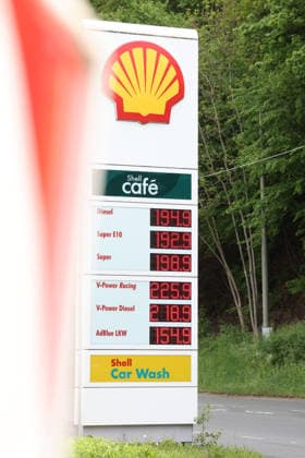 The fuel discount has been in force since 01 05 2026 The German government has reduced the energy tax on petrol and diesel until the end of June The savings are expected to be around 17 cents per liter SHELL petrol station in Siegen in the morning The current fuel prices for diesel, Super E10 and Super are below 2 euros Petrol station, fuel prices on 07 05 2026 in Siegen