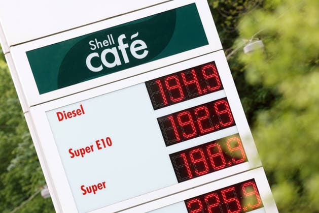 The fuel discount has been in force since 01 05 2026 The German government has reduced the energy tax on petrol and diesel until the end of June The savings are expected to be around 17 cents per liter SHELL petrol station in Siegen in the morning The current fuel prices for diesel, Super E10 and Super are below 2 euros Petrol station, fuel prices on 07 05 2026 in Siegen