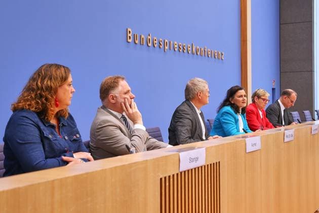 Berlin, Germany, 07 05 2026 Federal Press Conference Paradigm shift in organ donation contradiction regulation now Julia Christina Stange Left , Peter Aumer CSU , Armin Grau Greens , Gitta Connemann CDU , Sabine Dittmar SPD Copyright: xdtsxNachrichtenagenturx dts_118057