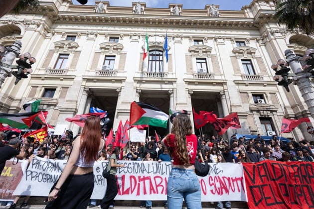 Demonstration in Rome in front of the Ministry of Education headquarters on the occasion of the school workers strike.  Copyright: xMatteoxNardonex xipa-agency.netx xMatteoxNardonex IPA_Agency_IPA74485964