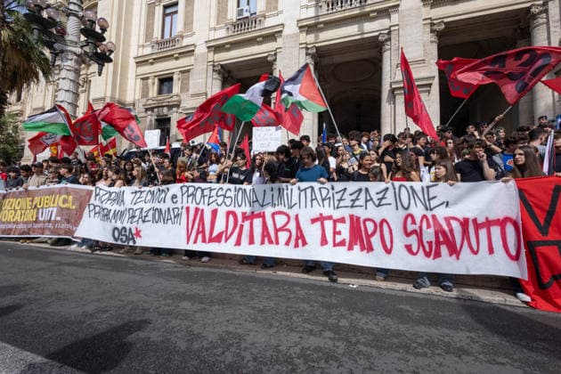 Demonstration in Rome in front of the Ministry of Education headquarters on the occasion of the school workers strike.  Copyright: xMatteoxNardonex xipa-agency.netx xMatteoxNardonex IPA_Agency_IPA74485966