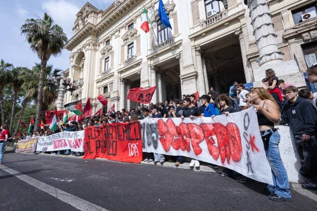Demonstration in Rome in front of the Ministry of Education headquarters on the occasion of the school workers strike.  Copyright: xMatteoxNardonex xipa-agency.netx xMatteoxNardonex IPA_Agency_IPA74485971