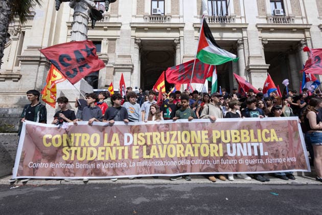 Demonstration in Rome in front of the Ministry of Education headquarters on the occasion of the school workers strike.  Copyright: xMatteoxNardonex xipa-agency.netx xMatteoxNardonex IPA_Agency_IPA74485979
