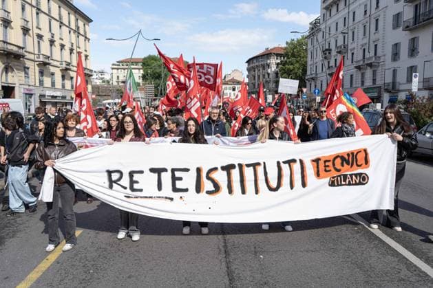 Milan, Piazza Medaglie D Oro, National strike of technical institutes and procession against the Valditara reform of technical institutes  Copyright: xGiuliaxSciaccax xipa-agency.netx xGiuliaxSciaccax IPA_Agency_IPA74486084