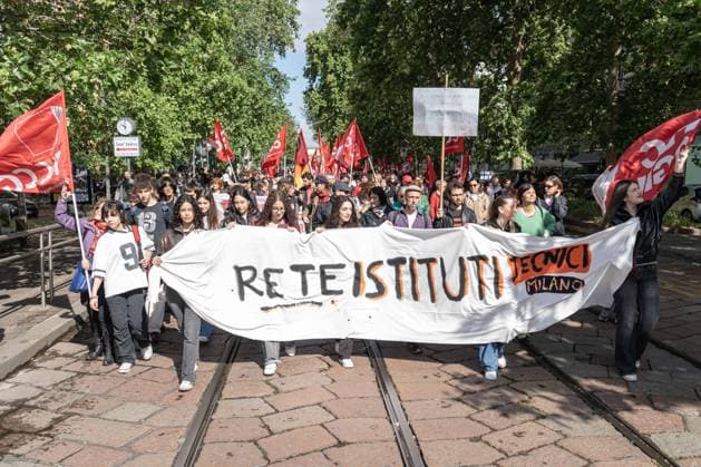 Milan, Piazza Medaglie D Oro, National strike of technical institutes and procession against the Valditara reform of technical institutes  Copyright: xGiuliaxSciaccax xipa-agency.netx xGiuliaxSciaccax IPA_Agency_IPA74486100