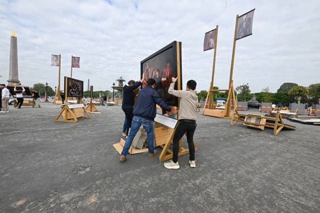 Violence following the Bayern PSG match Yann Arthus Bertrands exhibition on living together was vandalized at Place de la Concorde Volunteers are helping him put everything back in place The photographer apologized on social networks for seeing his panels littering the ground, before thanking the volunteers who came to help him put them back in place on Thursday morning 07 05 2026 Paris, FRANCE Lionel Urman Bestimage Violence following the Bayern PSG match Yann Arthus Bertrands exhibition on living together was vandalized at Place de la Concorde Volunteers are helping him put everything back in place The photographer expressed his dismay on social media at seeing his display panels strewn across the ground He went on to thank the volunteer  Copyright: xLIONELxURMANxx xBESTIMAGExLIONELxURMANxx xBESTIMAGEx