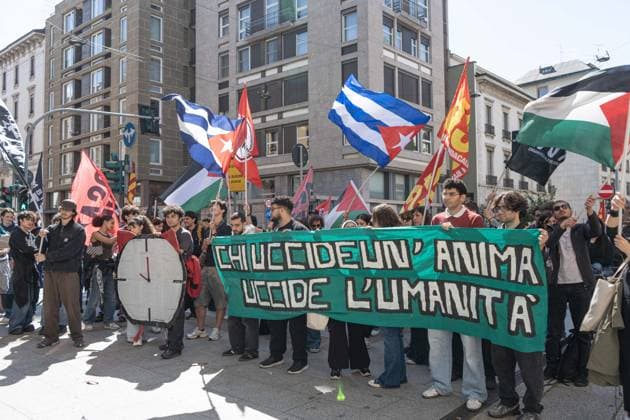 Milan, Prefecture, School strike and march organized by USB Scuola Lombardia and the Network of Technicians, OSA and Cambiare Rotta against the Valditara reform of Technical Institutes  Copyright: xGiuliaxSciaccax xipa-agency.netx xGiuliaxSciaccax IPA_Agency_IPA74486137
