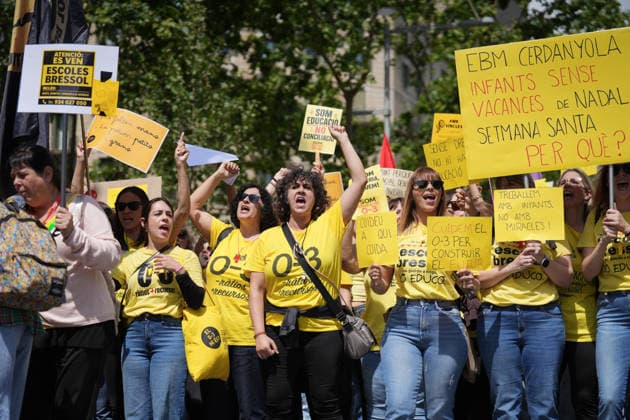 Demonstration of educational unions for the daycare strike in Barcelona Teachers demonstrating during a rally of educational unions for the daycare strike, on May 7, 2026, in Barcelona, Catalonia Spain This May 7, 2026, educational unions demonstrate in Paseo de Gracia in Barcelona They demand to reduce ratios, improve salaries and guarantee the educational couple in daycare centers It is the first of 17 days of protest in Catalonia to denounce the abandonment of the sector and demand a public model 07 MAY 2026 Spain  Copyright: xDavidxZorrakinox 7505341